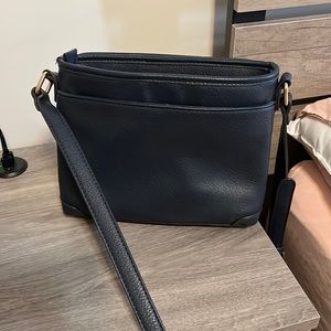 ⬇️PRICE DROP⬇️ Navy crossbody bag